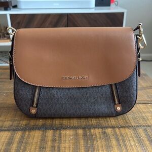 Michael Kors Bedford legacy medium logo and leather shoulder bag